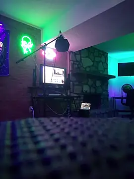 chronic_vibez's Live XXX Chat