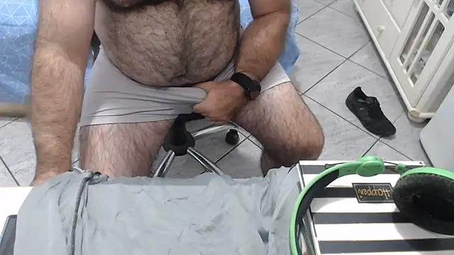 MysterBearMG live XXX chat