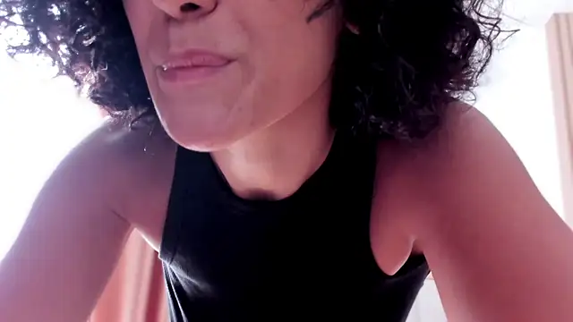 _CurlySue_ Chat XXX in diretta