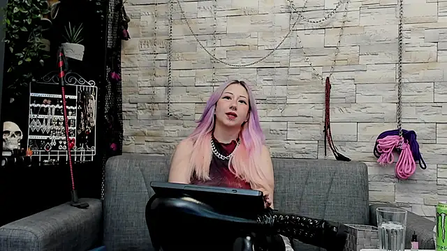 CruelMistress' Live XXX Chat