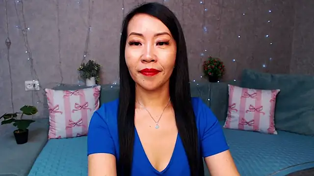LiaPak's Live XXX Chat