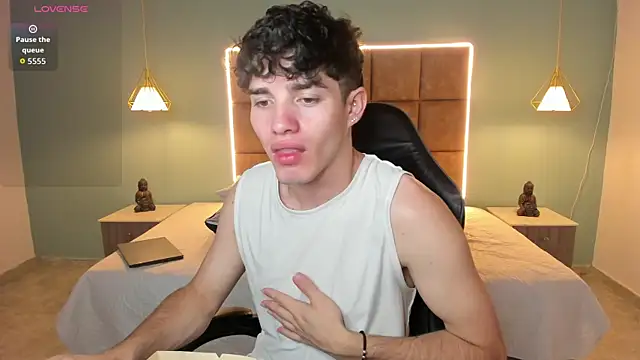 Онлайн чат XXX AlejooTwink
