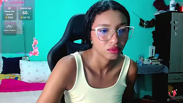 دردشة sensitive_brunette الجنسية المباشرة
