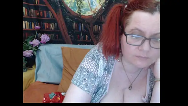 PlayfullMature's Live XXX Chat