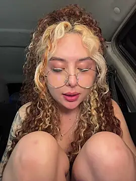Joyce-fire's Live XXX Chat