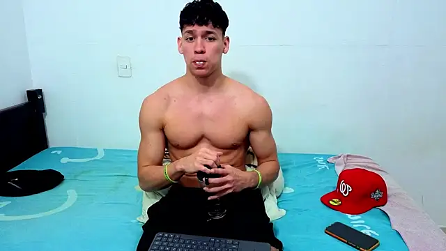 Luke_Muscle – Naživo XXX chat