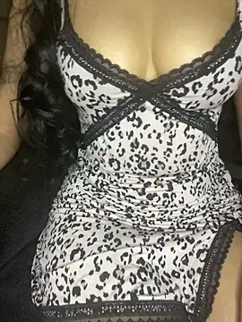 ROUUH Adlı Modelin Canlı XXX Sohbeti
