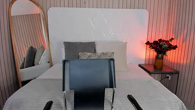 EmelyParker Adlı Modelin Canlı XXX Sohbeti