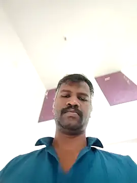 Paramkeerthi élő XXX-chatje