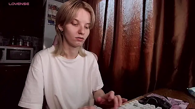 MadelainesesのライブXXXチャット