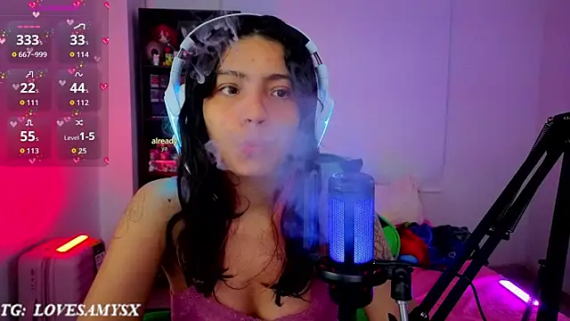 Lovelyamyy élő XXX-chatje