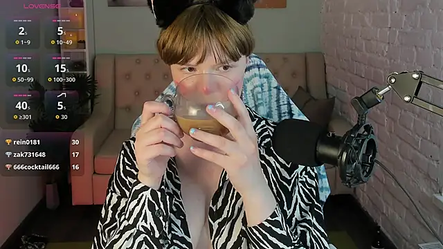 AuroraGlo XXX чат на живо