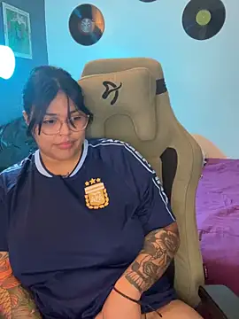 Chatroom XXX en direct de miacanela_xo