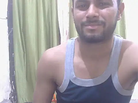 Stubborndesiboy – Naživo XXX chat