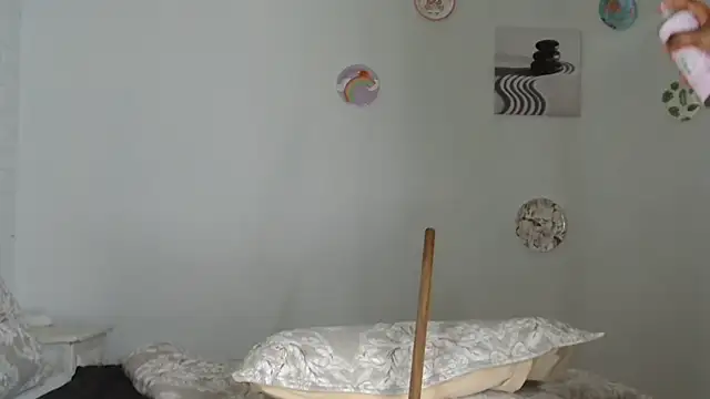XXX chat uživo modela ConnieSmall24