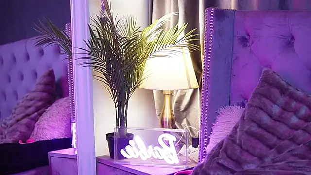 SaraiAngel's Live XXX Chat