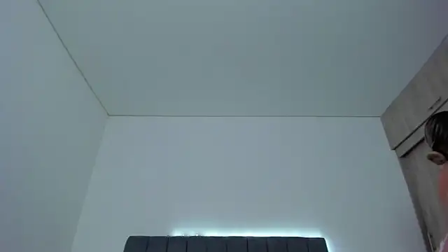 im_sarah34's Live XXX Chat