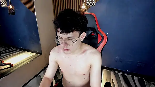AngeloBocellii XXX чат на живо