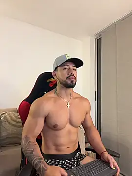 Ezzio_Scolaro – Live XXX-chat