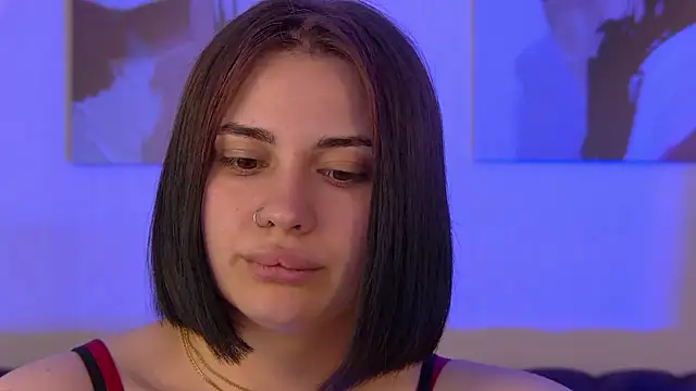 AdrianaToress élő XXX-chatje
