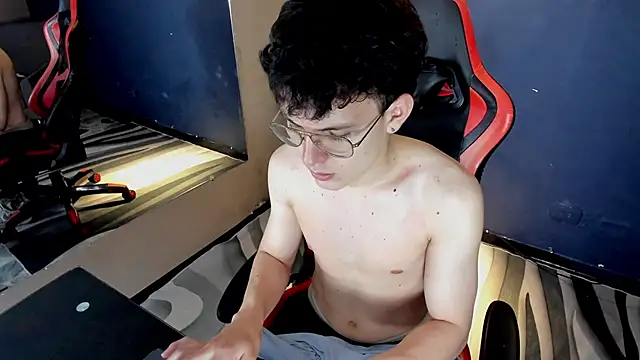 Chat +18 de AngeloBocellii ao vivo