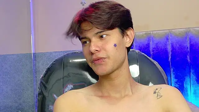 Derek_Sinn Chat XXX in diretta