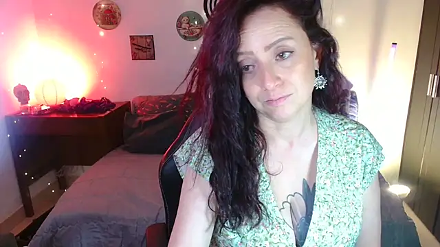 Katicalatinmilf's Live XXX Chat