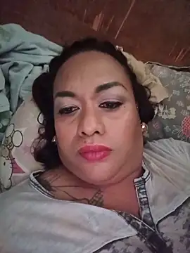 Chat +18 de EmmaKantutera ao vivo