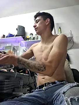 XXX chat uživo modela tom_latin