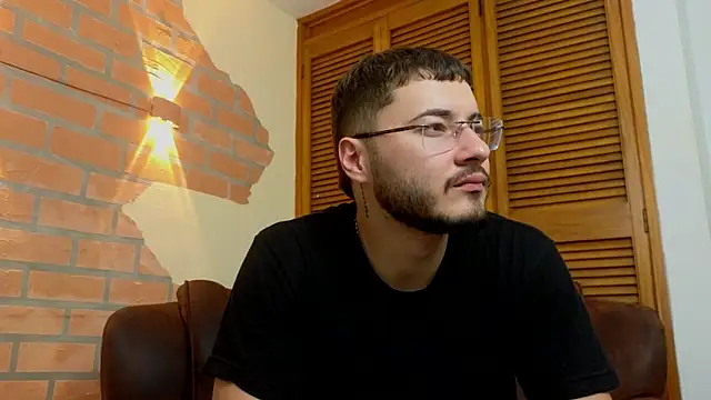 Brandon_01 Live XXX Chat