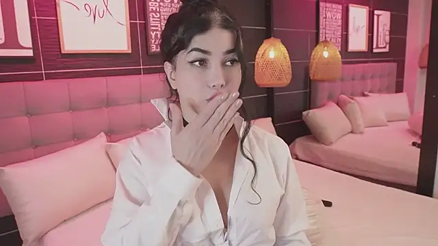 BellaLatinaTS' Live XXX Chat