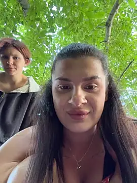 MiraReach live XXX chat