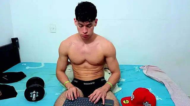 Luke_Muscle – Naživo XXX chat