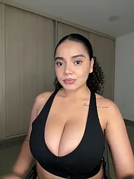 Curlyierr Chat XXX in diretta