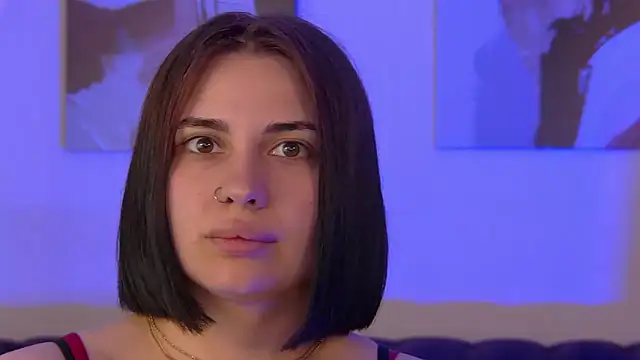 AdrianaToress' Live XXX Chat