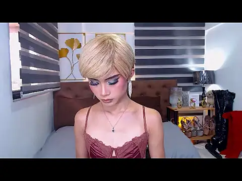 XXX chat uživo modela JuicyCockThea