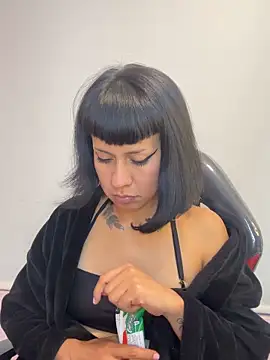 Valkiriia_wiine's Live XXX Chat
