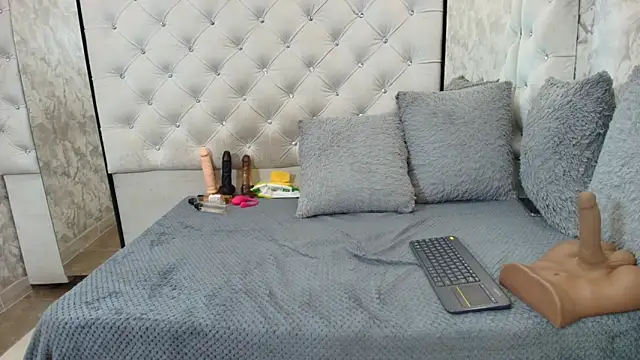 XXX chat uživo modela VALENTINA3x