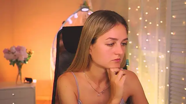 DeboraLarson Adlı Modelin Canlı XXX Sohbeti