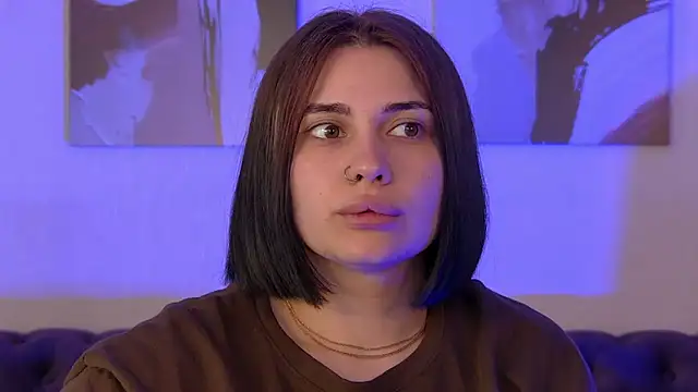 AdrianaToress' Live XXX Chat