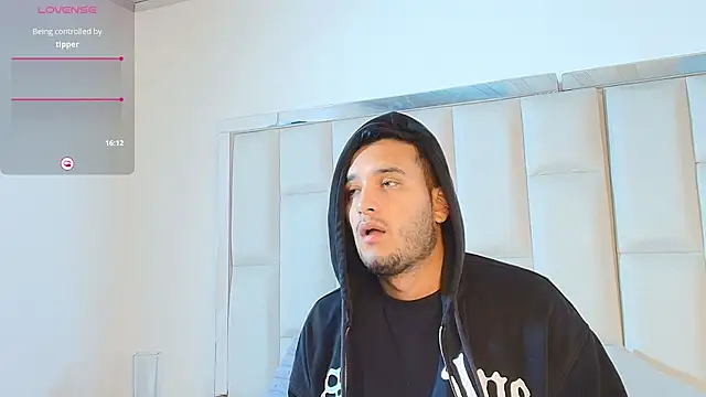 Živý XXX chat Thiago_Stone1
