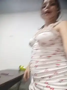XXX chat uživo modela purebreastmilk