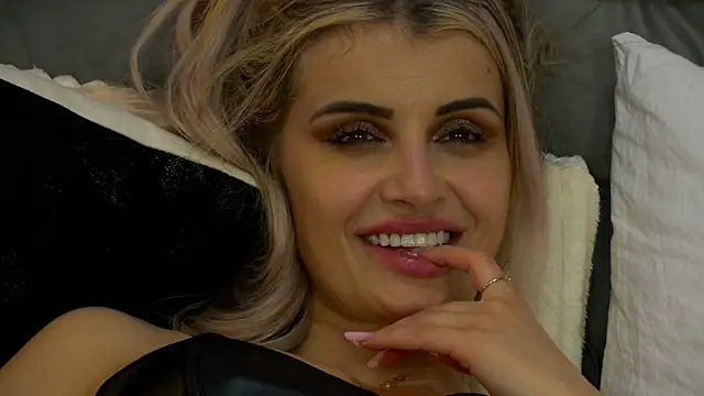 Chat XXX ao vivo de MiaCharm
