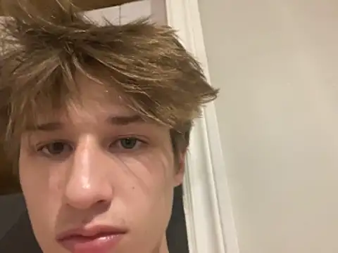 yourwhiteboy1 Chat XXX in diretta