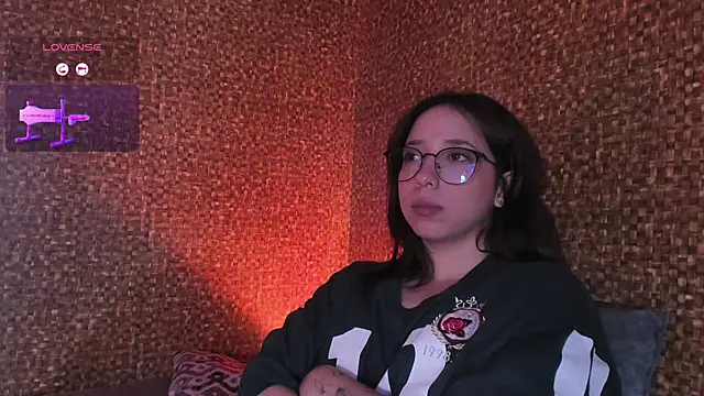 Apartment28's Live XXX Chat