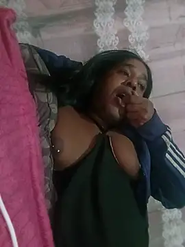 XXX chat uživo modela Hellentrans24