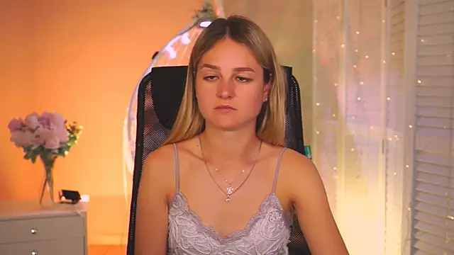 DeboraLarson Adlı Modelin Canlı XXX Sohbeti