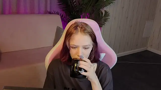 AliceJohansone's Live XXX Chat