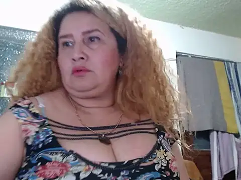 Perla1981--'s Live XXX Chat