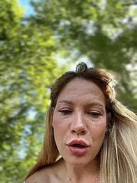 Chatroom XXX en direct de LavenderHot
